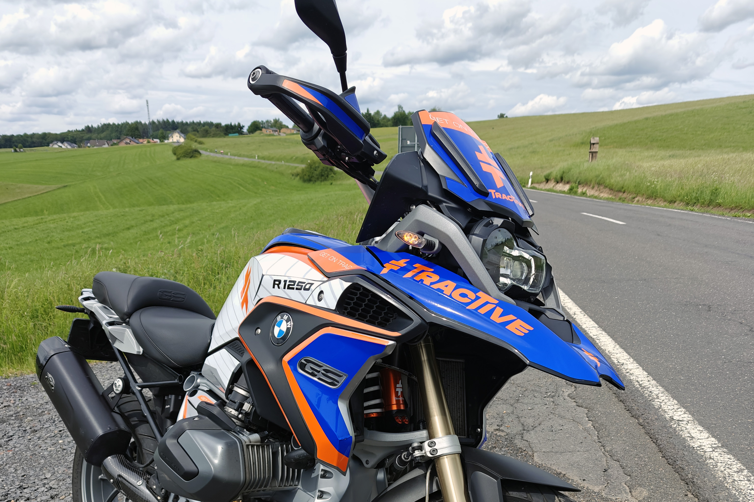 New Plug &amp; Play shocks for the BMW R1250 GS / GSA